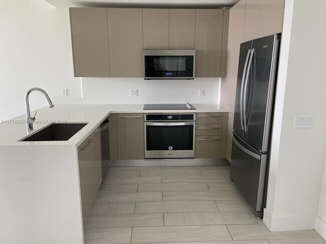 Building Photo - 2000 Metropica Way