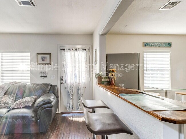 Building Photo - 900 Borum Pl