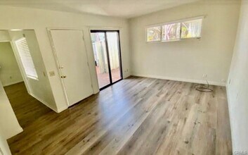 Building Photo - 225 Avenida Santa Barbara