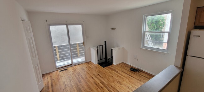 Building Photo - 812 Bainbridge St