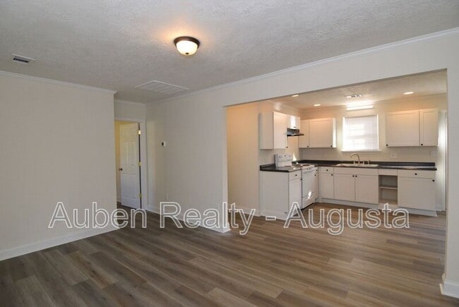 Foto del edificio - 1924 Roberson Rd