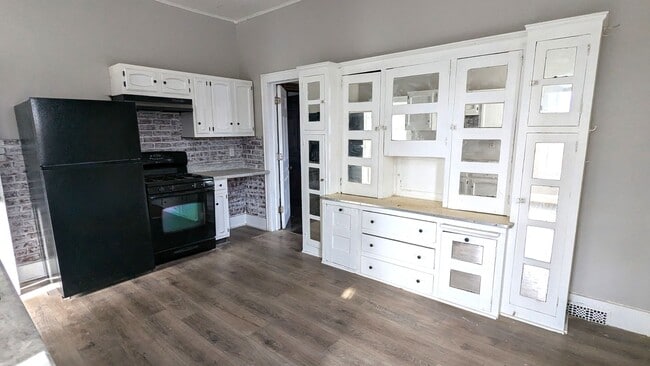 Building Photo - 1450 Clinton St