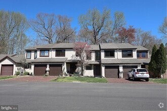 Building Photo - 49 5 Crown Royal Cir