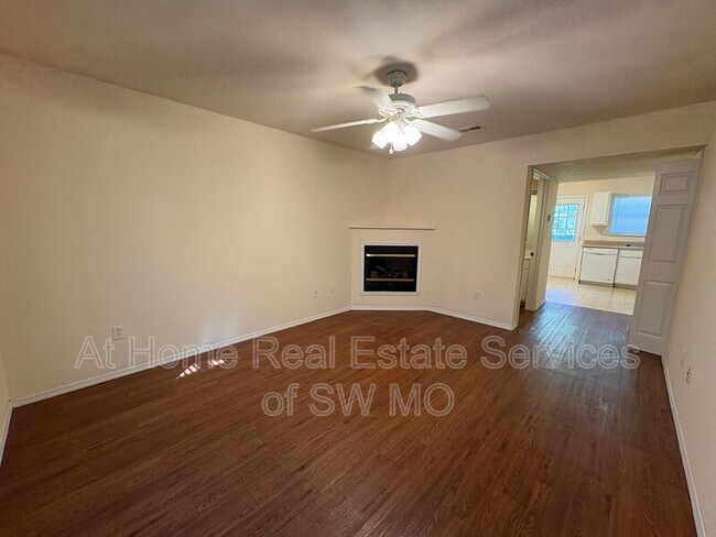 Building Photo - 1820 W Walnut Lawn St