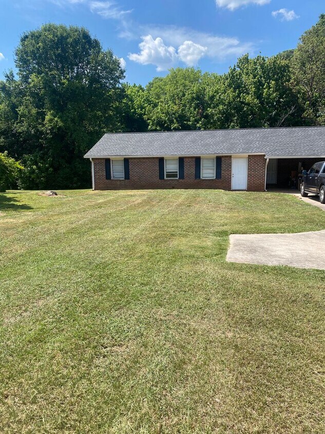 Foto principal - 7324 Cave Spring Rd SW