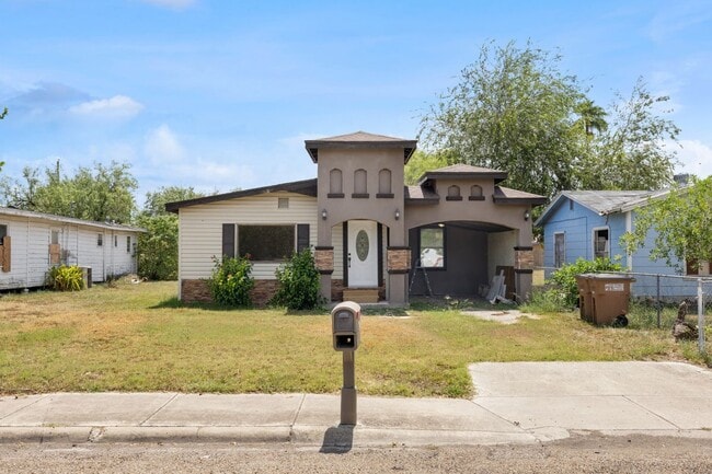 Building Photo - 1206 E Samano St