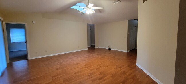 Foto del edificio - 3/2: Enjoy this nice spacious home in Sunrise.