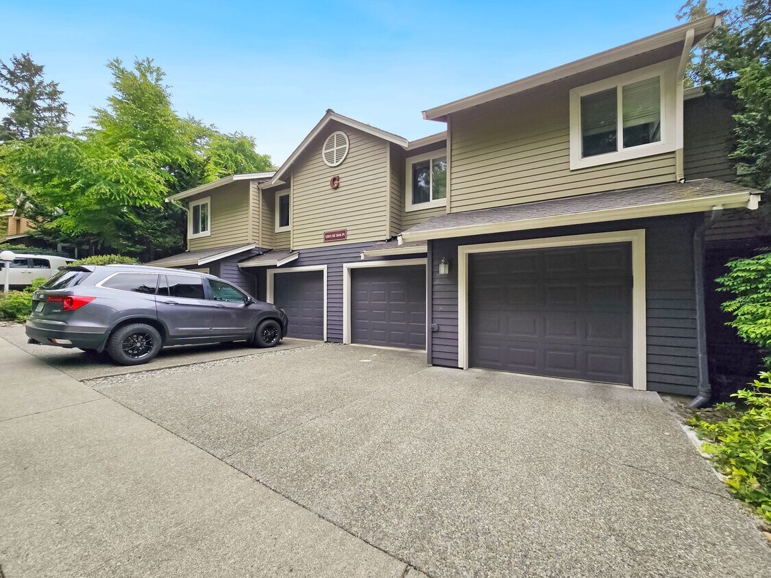 Primary Photo - Spacious 3-Bed, 3-Bath Home with Lower Lev...
