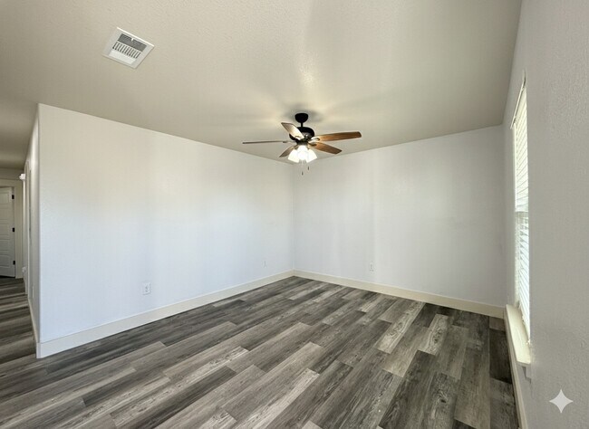 Building Photo - 710 Jefferis Ave