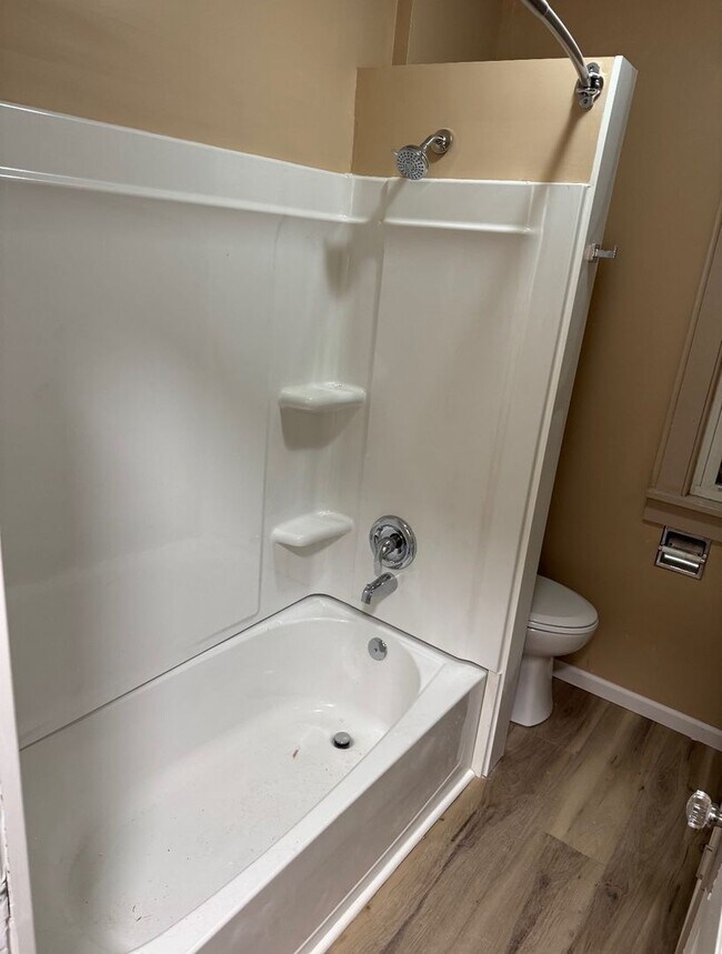 Building Photo - Beautifully renovated 2 bedroom ranch!