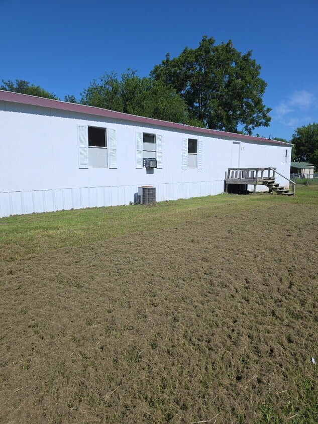 Foto principal - "Charming 3-Bed, 2-Bath Mobile Home Oasis ...
