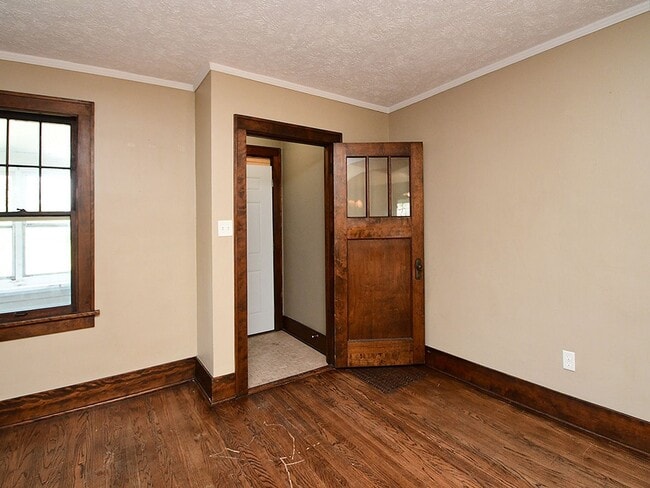 Building Photo - Elmwood Park Charmer
