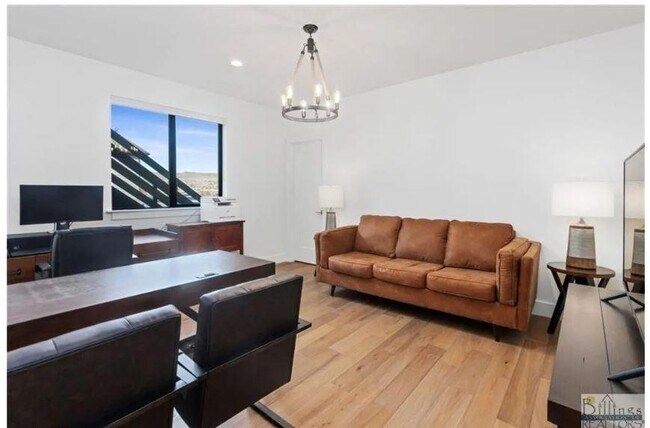 Building Photo - 2315 Saddleback Dr