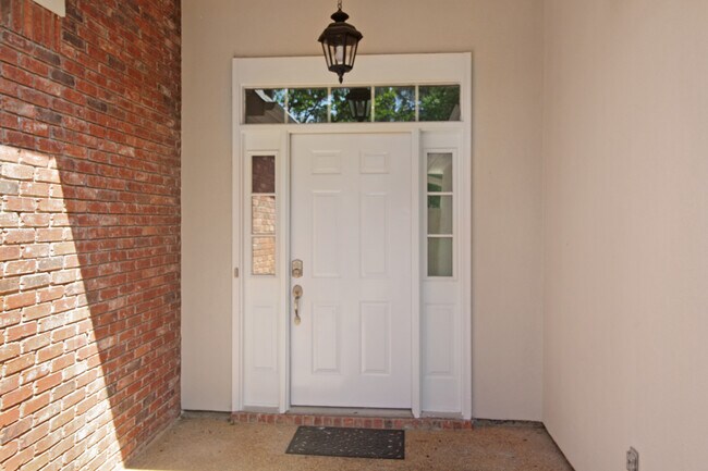 Foto del edificio - 345 Avonlea Ln