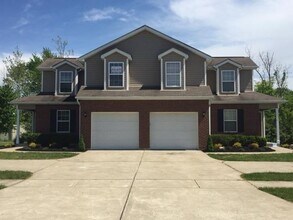 Building Photo - 8211-8213 Celestial Cir