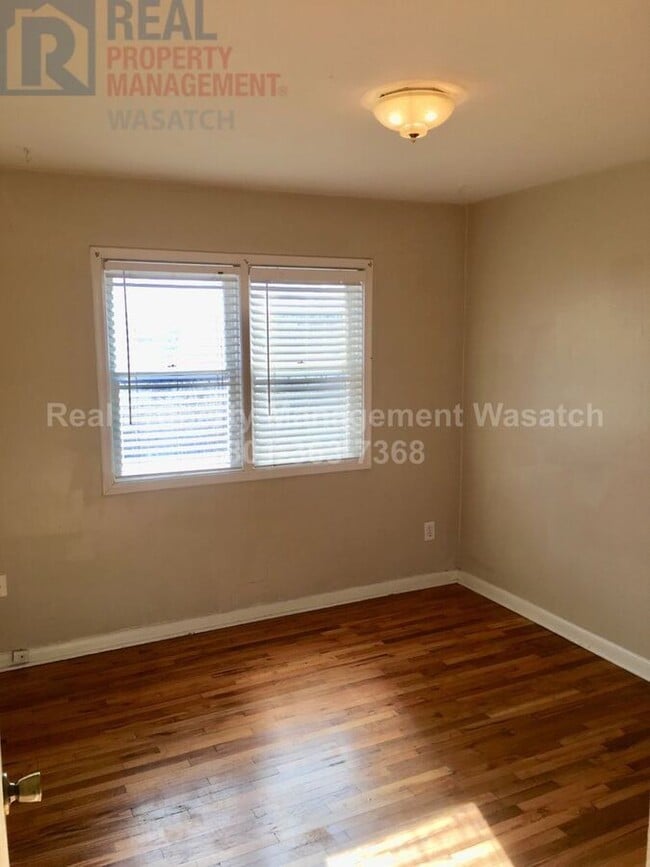 Building Photo - 1488 S Green St