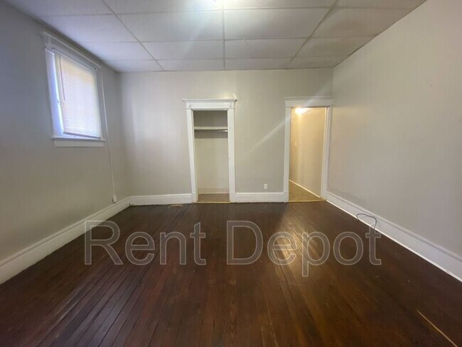 Foto del edificio - 827 Jefferson Ave