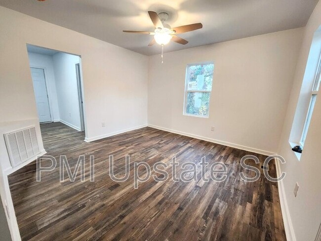 Building Photo - 945 S Irwin Ave