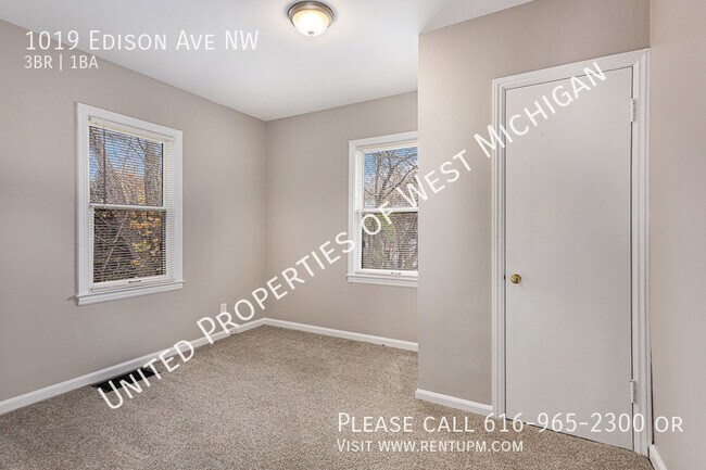 Building Photo - Tours Estimated to Begin 6/18 | 3 Bed 1 Ba...