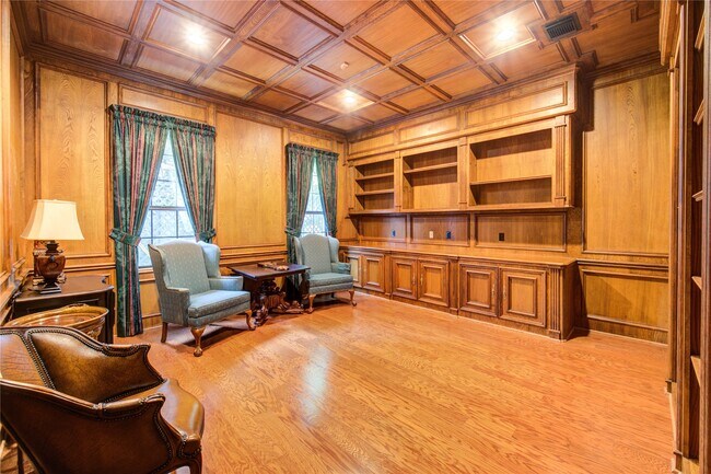 Building Photo - 2510 Potomac Dr