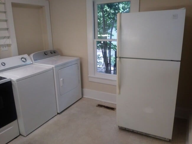 Building Photo - Chapel Hill / 5BR House on Cottage Ln AVAI...