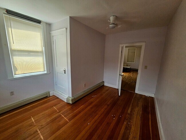 Building Photo - 5a River St