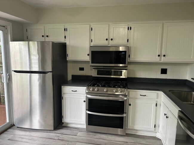 Building Photo - 1804 DeForest Ln