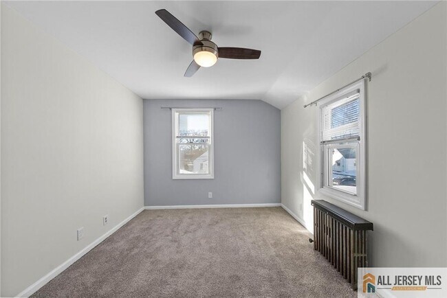 Foto del edificio - 34 Maple Ave