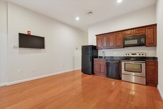 Building Photo - 1204 Chestnut St