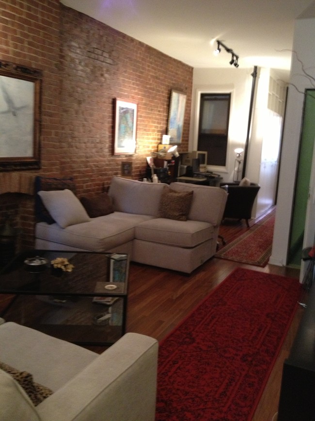 Building Photo - 346 W 48th St