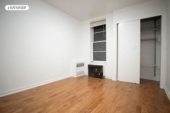 Foto del edificio - 320 W 22nd St