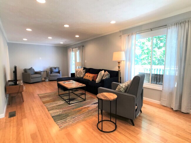 Building Photo - Wonderful Haw Creek Rental - Lawncare Incl...