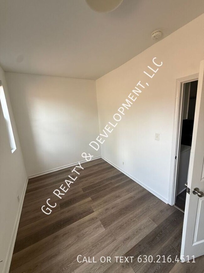 Foto del edificio - 1439 N Artesian Ave