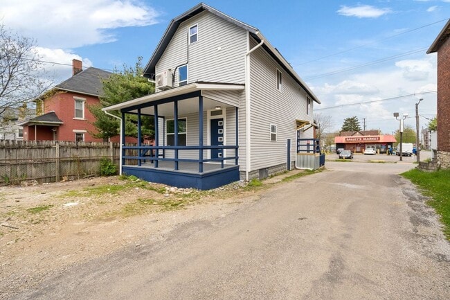 Building Photo - Charming 1BR First Floor Unit in Columbus