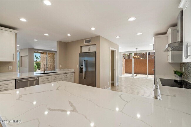 Building Photo - 7401 N Scottsdale Rd