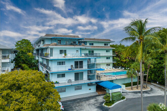 Building Photo - 2539 S Bayshore Dr