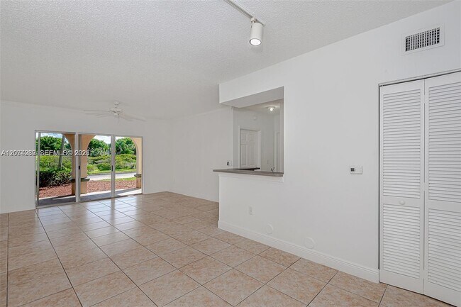 Building Photo - 2452 Centergate Dr