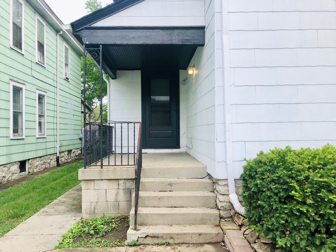 Foto principal - 82 E Maynard Ave