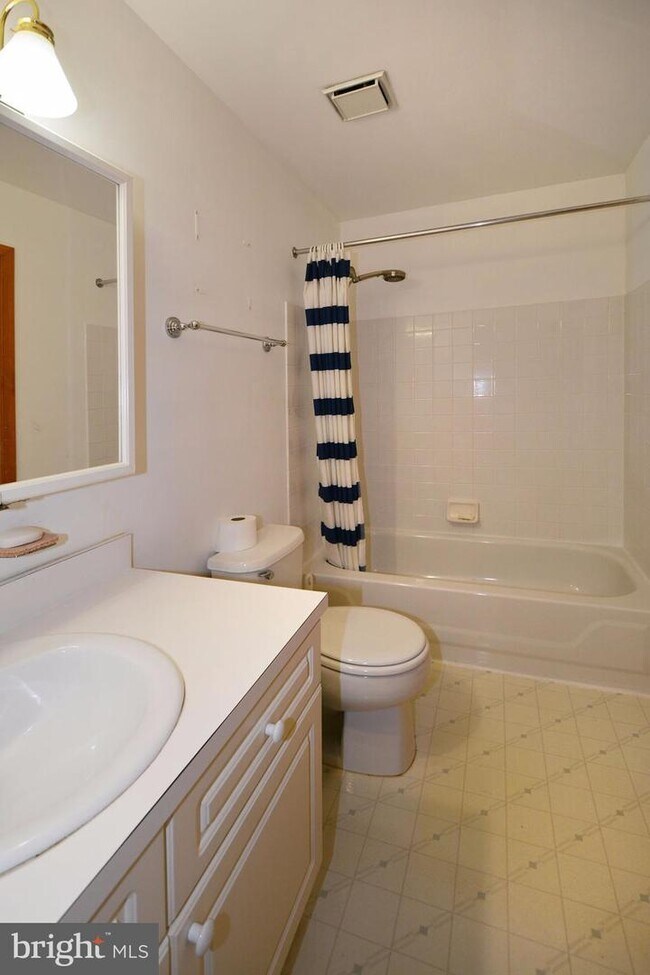 Foto del edificio - 4500 Louise St Claire Dr