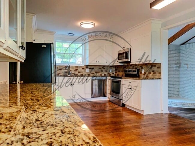 Building Photo - Stylishly Renovated Four Bedroom Home in H...