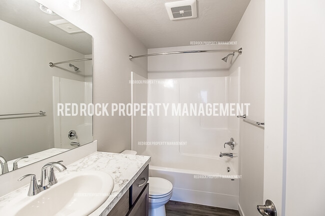 Foto del edificio - 303 Woodlawn Ln