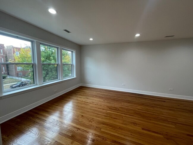 Foto del edificio - 7212 S Euclid Ave