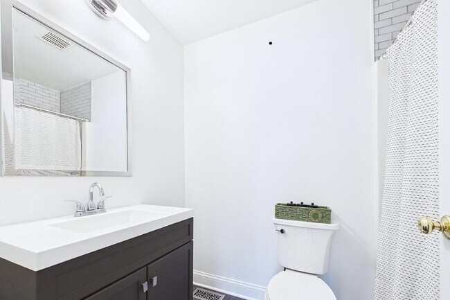 Foto del edificio - 764 Cherry Creek Dr