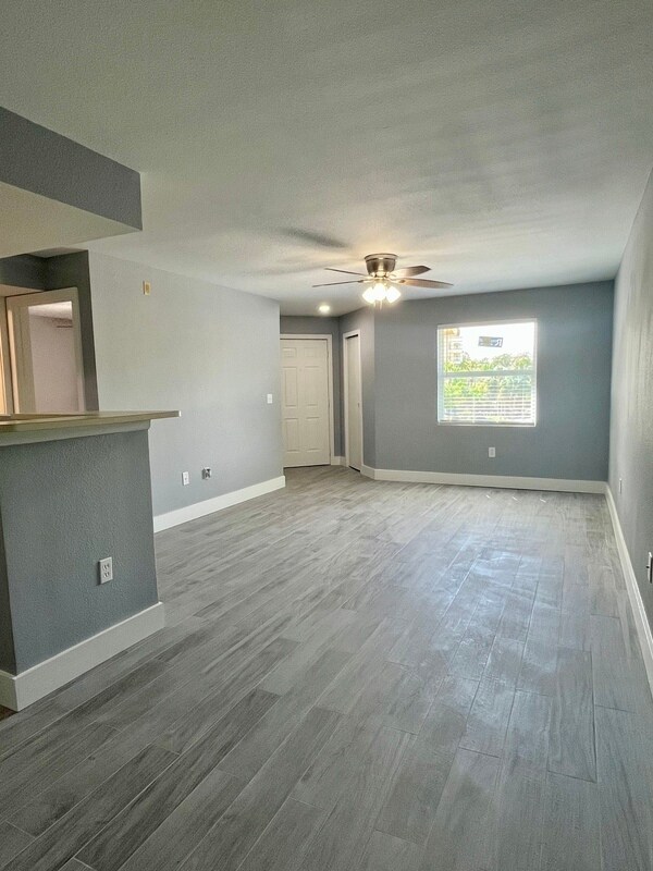 Foto del edificio - 3034 Parkway Blvd