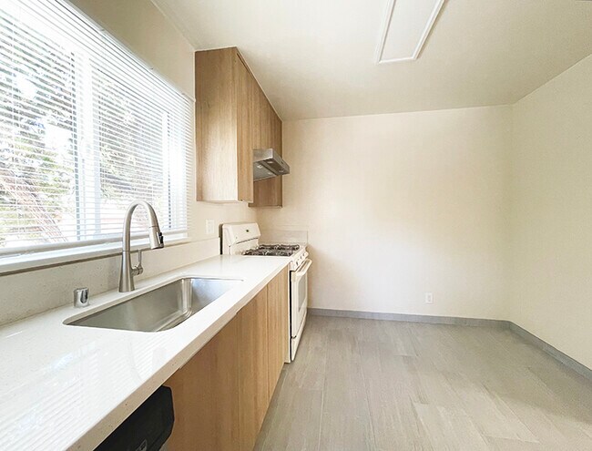 eat-in kitchen - 1339 Franklin St