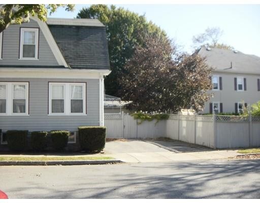 Building Photo - 184 Brownell St