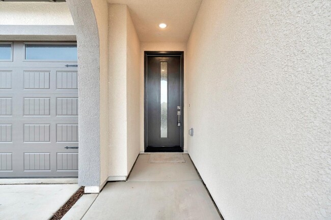 Foto del edificio - 2143 N Renn Ave