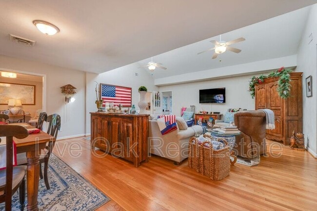 Foto del edificio - 1612 Whitethorne Rd