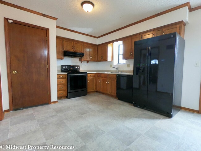 Building Photo - Clean and Fresh 3 Bedroom/2 Bath home in L...