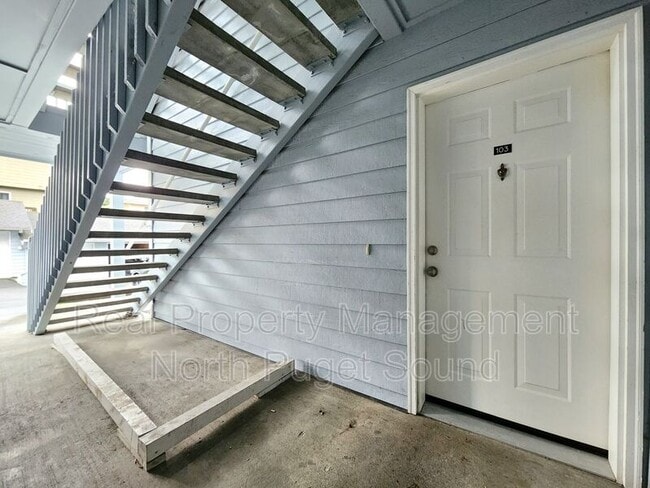 Building Photo - 9727 18th Ave W